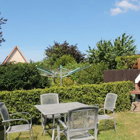Дом отдыха Quaint Bungalow With Garden In Germany